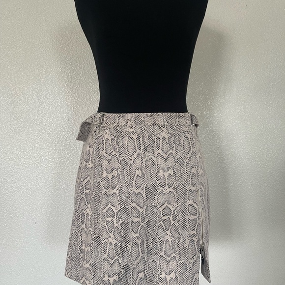 Free People Dresses & Skirts - Free People snake skin Midnight magic mini skirt